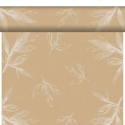 Die Bio-DC-Tete a Tete 0,4x24m von Duni GmbH ist eine hellbraune, umweltfreundliche Tapete mit einem subtilen vertikalen Nadelstreifen und weißen, skizzenhaften, botanischen Blattmustern.