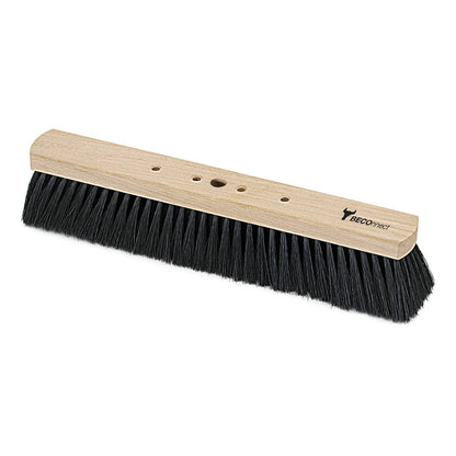 Corpul din lemn al măturei de sală Nölle Profi Brush BECOnnect, de la Nölle Profi Brush Bürsten- & Pinseltechnik e.K., dispune de un cap de mătură dreptunghiular din lemn cu peri negri deși și trei găuri pentru fixarea cozii.