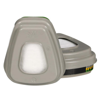 Sunt prezentate două cartușe de filtru combinat gri 3M™ 6004-1 ABEK1P3 (2x6059, 2x5935, 2x501) de la 3M Deutschland GmbH - unul în picioare, unul culcat - cu etichete și marcaje vizibile. Pachetul conține 1 bucată.