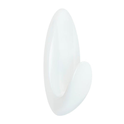 Cârligul pentru prosoape de baie Command™ de la 3M Deutschland GmbH este un cârlig de perete autoadeziv alb din plastic cu o bază ovală și un cârlig curbat, ilustrat pe un fundal alb simplu.