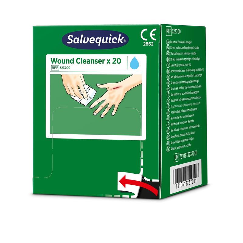 O cutie verde cu Salvequick savett wundreiniger (0,9% NaCl, steril) 20 de bucăți de la Orkla Wound Care AB, cu o ilustrație a mâinilor care curăță o rană și detalii vizibile despre produs și cod de bare pe ambalaj.