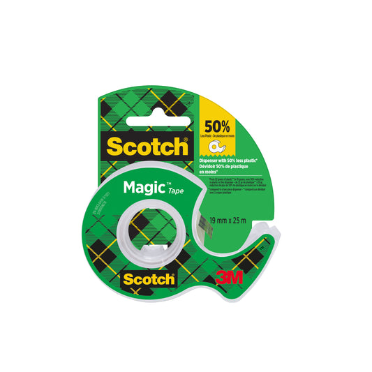 Scotch® Magic™ Unsichtbares Klebeband (19 mm x 25 m) von 3M Deutschland GmbH kommt in einem grünen und gelben Handabroller, verwendet 50 % weniger Plastik; das 3M-Logo ist unten rechts auf der Verpackung zu sehen.