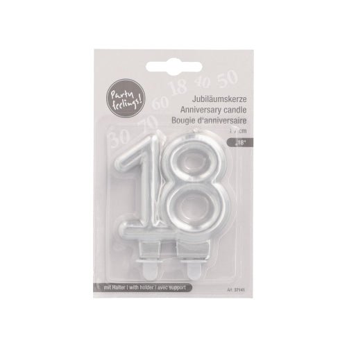 Lumânarea aniversară PAPSTAR GmbH cu suport, 7 cm "argintiu", este o lumânare cu cifre argintie în ambalaj multilingv, ideală pentru zile de naștere sau aniversări, și include un suport pentru utilizare ușoară la petreceri.