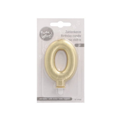 Cifra lumânare PAPSTAR GmbH cu suport 7 cm "aur" vine într-un ambalaj de plastic cu fundal alb, text multilingv și un suport inclus - ideală ca decor de tort sau lumânare de aniversare.