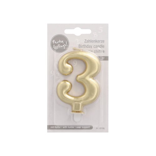 Cifra lumânare PAPSTAR GmbH cu suport 7 cm "aur" este o lumânare de aniversare elegantă în formă de numărul 3, ideală pentru decorarea tortului. Vine într-un ambalaj transparent cu text multilingv "lumânare de aniversare" și spate de carton alb.