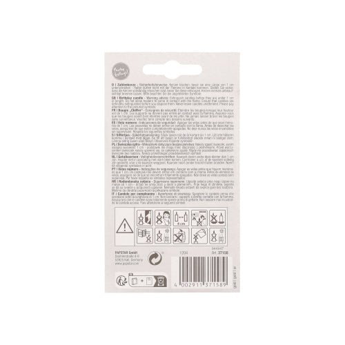 Pe partea din spate a unei cifre lumânare PAPSTAR cu suport 7 cm "aur" de la PAPSTAR GmbH se află instrucțiuni de siguranță, instrucțiuni multilingve, simboluri de avertizare, un cod de bare și informații de reciclare în scris negru pe fundal alb.