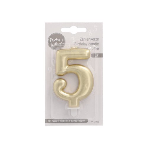 O lumânare aurie cu număr PAPSTAR cu suport (7 cm) în ambalaj de plastic, etichetată în germană și engleză, ideală ca decorațiune pentru tort. Cu logo-ul mărcii PAPSTAR GmbH în colțul stâng sus.