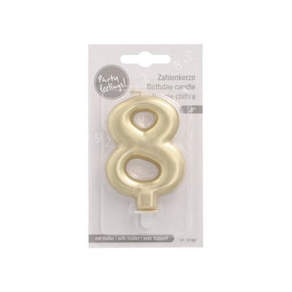 Lumânarea cu număr PAPSTAR GmbH cu suport 7 cm "aur" vine într-un ambalaj de plastic cu etichetă multilingvă și agățătoare - ideală ca lumânare stilată pentru tort la orice sărbătoare.