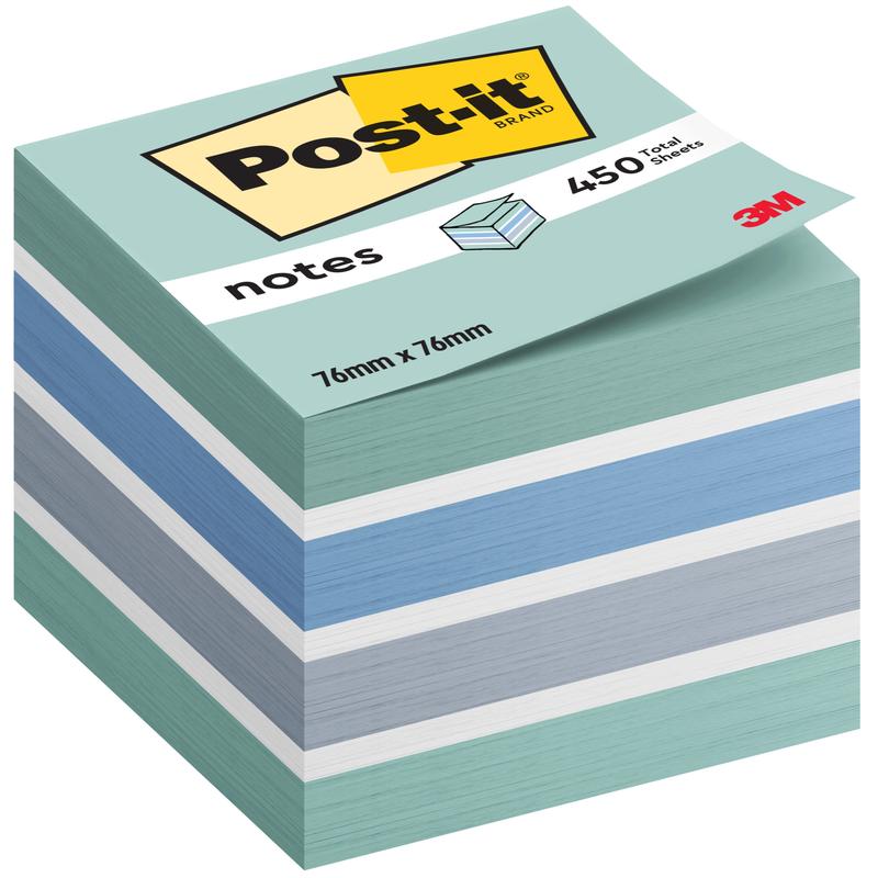 O fotografie pe verticală a unui cub de note Post-it® al 3M Deutschland GmbH arată note albastre, albe și verzi în format 76 x 76 mm cu 450 foi per bloc. Ambalajul arată logo-ul mărcii și "100% PEFC".