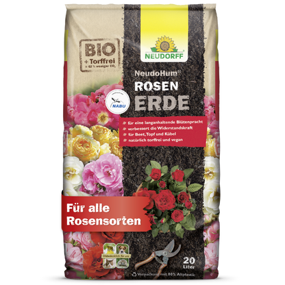 Ein 20-Liter-Sack Neudorff Shop NeudoHum RosenErde, ein torffreies, veganes Bio-Pflanzsubstrat mit deutschen Texten und Piktogrammen, bietet optimale Wachstumsbedingungen für alle Rosensorten.