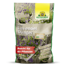 Un sac de 750g de Neudorff Shop Azet LavendelDünger, cu lavandă și flori albastru-violet pe ambalaj. Acest îngrășământ organic hrănește până la 60 de plante și promovează o creștere robustă a arbuștilor rezistenți la secetă.
