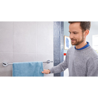 tesa Exxcellent Handtuchhalter breit, Metall, verchromt, inkl. Klebelösung – Anwendung