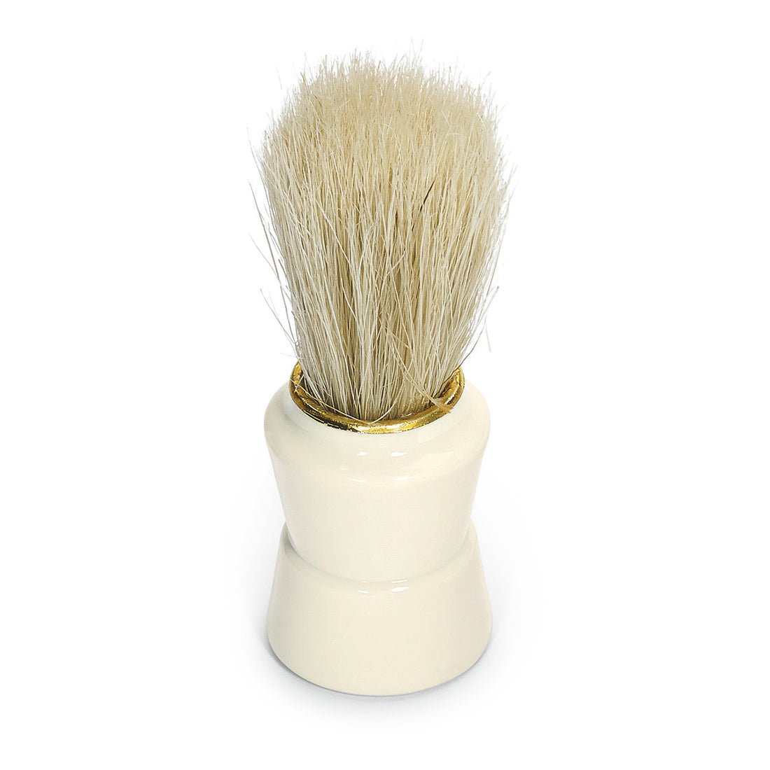 Un pensulă de bărbierit cu peri deschiși la culoare și mâner alb stă vertical pe un fundal alb, perfectă pentru frizeri sau în combinație cu pieptenele universal Nölle Profi Brush de 18 cm de la Nölle Profi Brush Bürsten- & Pinseltechnik e.K. pentru rezultate profesionale.