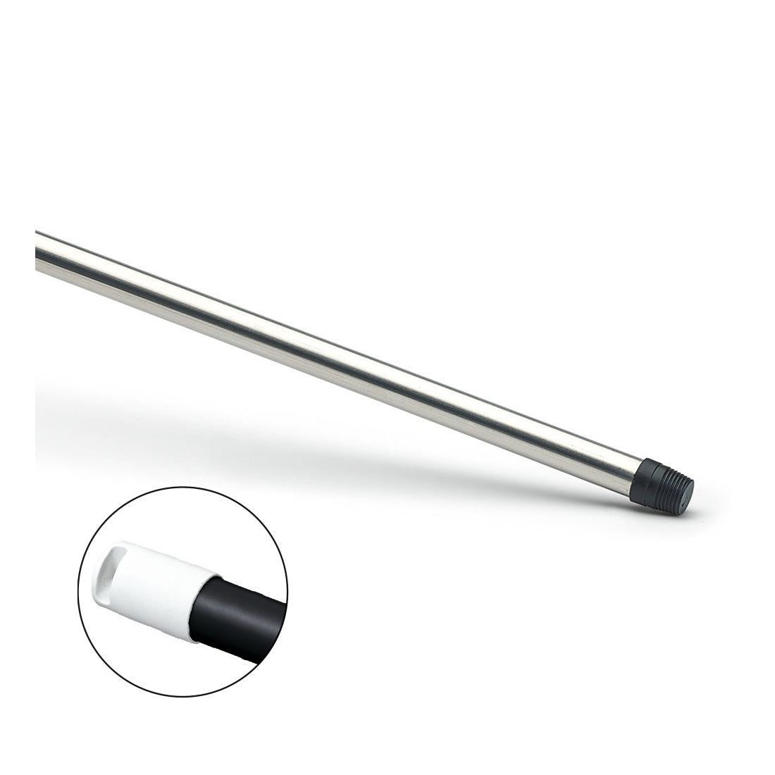 Der Nölle Profi Brush Aluminium-Stiel 140 cm, teilummantelt mit Gewinde (1 Stück) von Nölle Profi Brush Bürsten- & Pinseltechnik e.K. ist schräg auf weißem Grund abgebildet, mit einem eingeschnittenen Kreis, der das Gewindeende in Nahaufnahme zeigt.