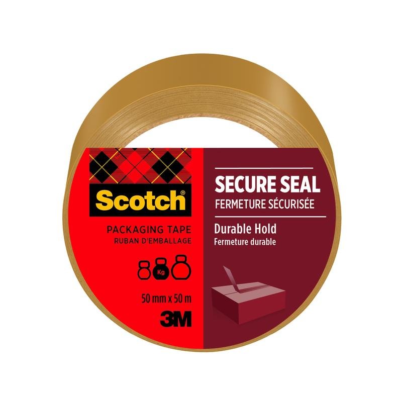 O rolă de bandă adezivă de ambalare Scotch® de 50 mm x 50 m de la 3M Deutschland GmbH, maro, cu o etichetă roșu-neagră cu marcă, numele produsului, dimensiuni și un simbol de cutie, asigură o închidere sigură și o fixare durabilă.