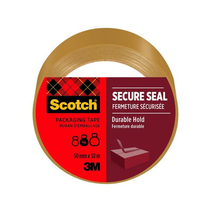 O rolă de bandă adezivă de ambalare Scotch® de 50 mm x 50 m de la 3M Deutschland GmbH, maro, cu o etichetă roșu-neagră cu marcă, numele produsului, dimensiuni și un simbol de cutie, asigură o închidere sigură și o fixare durabilă.