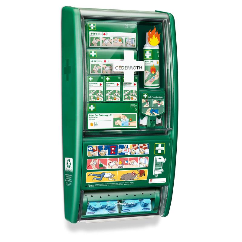Stația de prim ajutor și arsuri Cederroth de la Orkla Wound Care AB conține bandaje, gel pentru arsuri, bandaje, plasturi, instrucțiuni ilustrate, compartimente etichetate și un distribuitor de plasturi într-o stație verde.