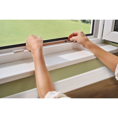 tesa INSECT STOP Anklips-Rahmen Fliegengitter für Fenster, anthrazit – Anwendung