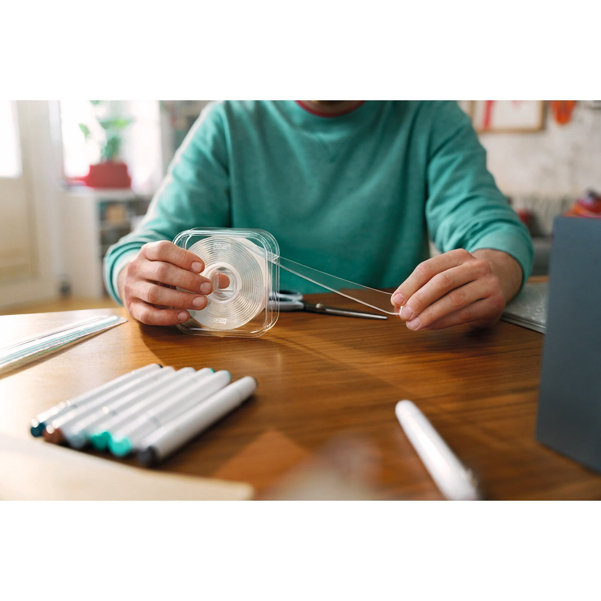 tesa Universal doppelseitiges Klebeband mit Nano Power, transparent – Anwendung