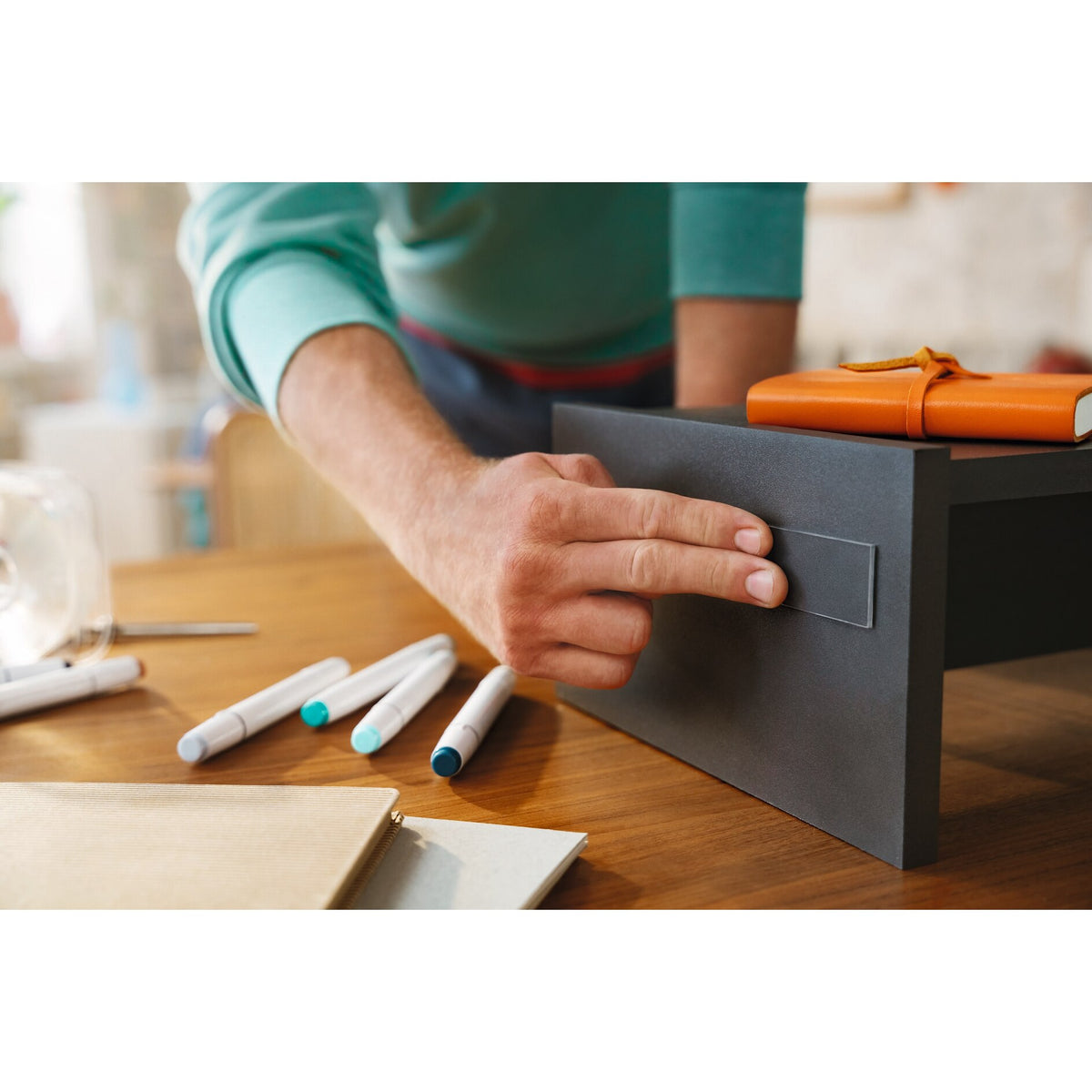 tesa Universal doppelseitiges Klebeband mit Nano Power, transparent – Anwendung