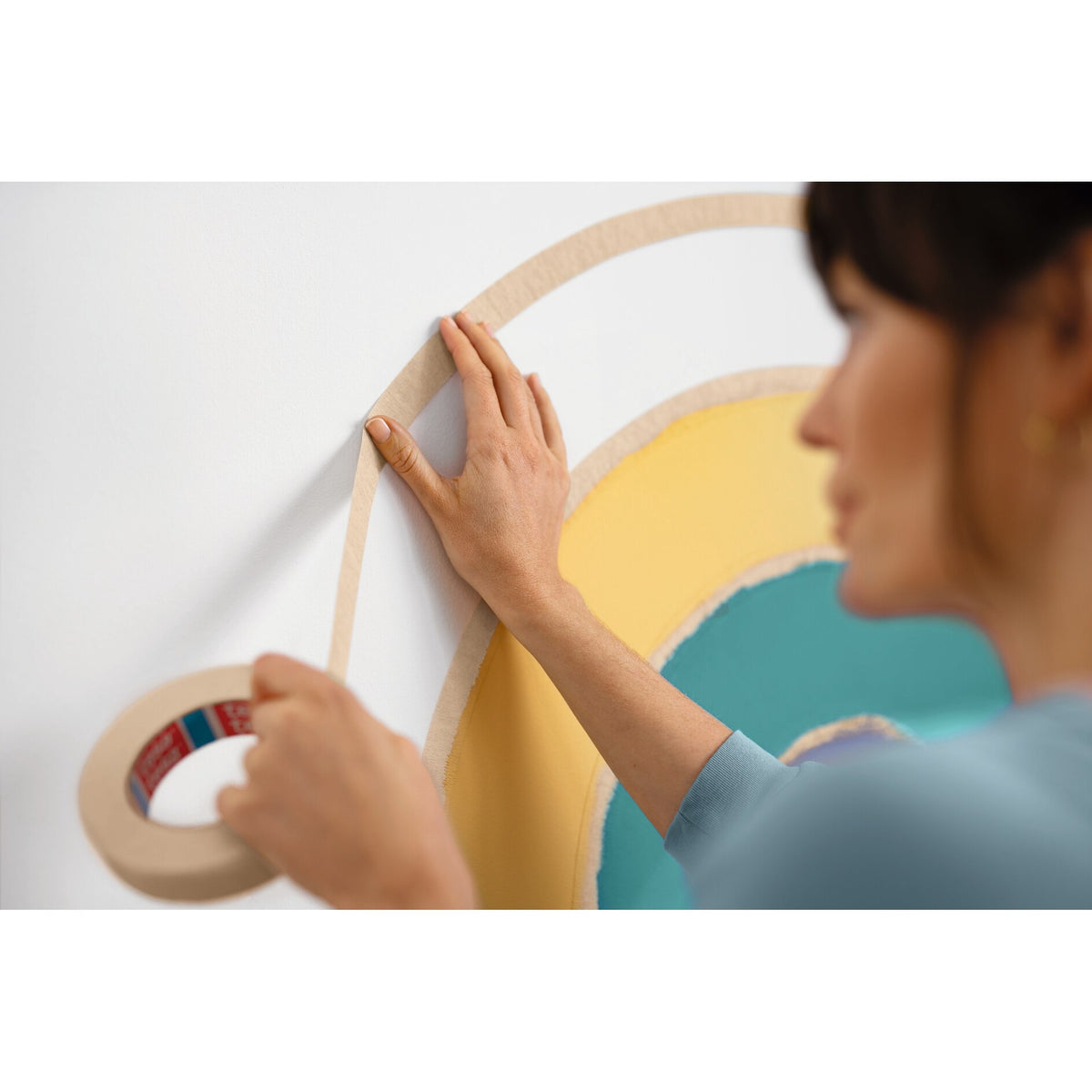 tesa KURVEN Malerabdeckband, 25 m x 25 mm, braun – Anwendung
