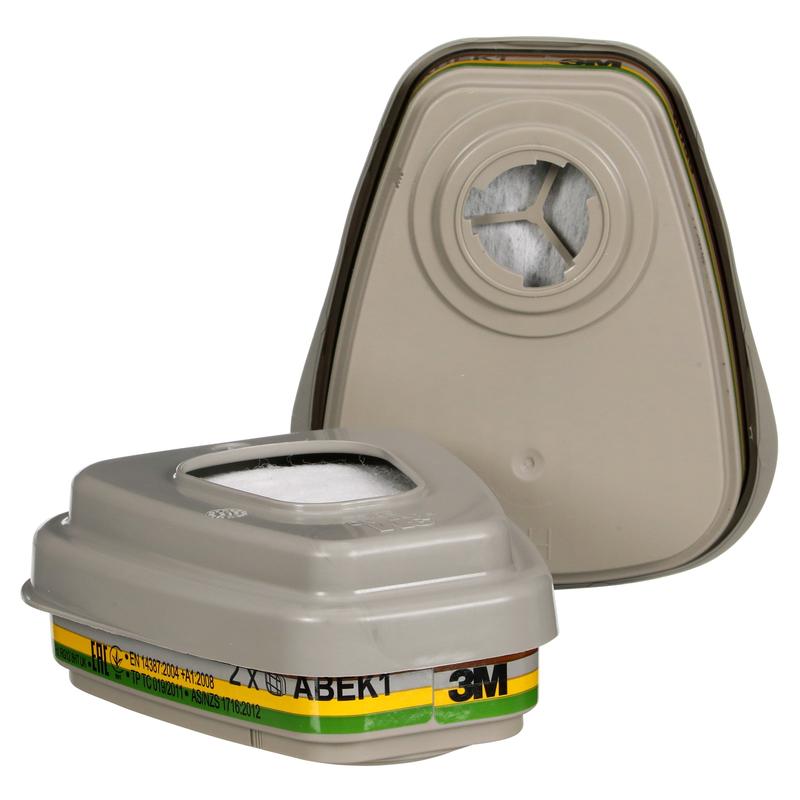 Imaginea arată două seturi de filtre gri 3M™ 6004-1, filtru combinat ABEK1P3 (2x6059, 2x5935, 2x501) de la 3M Deutschland GmbH - unul în picioare cu deschiderea de fixare și unul culcat cu etichete și dungi colorate vizibile.