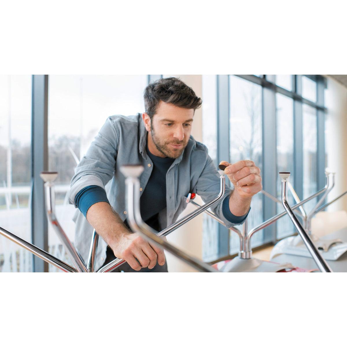 tesa Protect Filzgleiter, braun – Anwendung