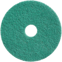 Twister Pad, verde, de la Diversey Deutschland GmbH & Co. OHG, este un tampon rotund, aspru, destinat curățării de rutină a pardoselilor din piatră, prevăzut cu o gaură centrală, prezentat aici dintr-o perspectivă aeriană pe fundal alb.