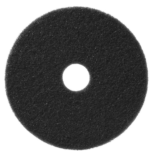 TASKI Americo Pad Negru, un disc de frecare puternic produs de Diversey Deutschland GmbH & Co. OHG, se remarcă prin forma rotundă, culoarea neagră, textura aspră și orificiul central, fiind ideal pentru sarcinile de curățare dificile. Prezentat pe fundal alb.