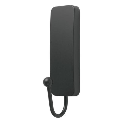 Un cârlig Command™ mat negru de dimensiuni medii (17034B) de la 3M Deutschland GmbH: Cu bază dreptunghiulară și vârf rotunjit, montabil fără găurire, ideal pentru agățarea hainelor sau genților. Fundal alb.