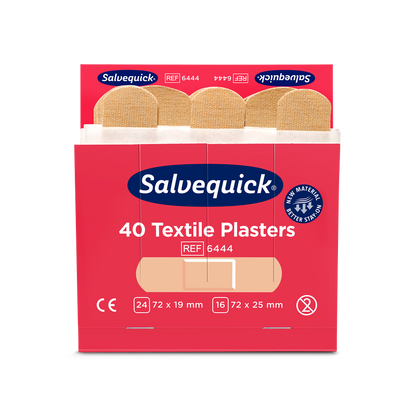 Eine geöffnete rote Orkla Wound Care AB Textilgips-Schachtel (40 stk./Nachfüllung, 6 Stück) zeigt innen beige Pflaster und auf der Vorderseite Größen, Produktinformationen und Zertifizierungssymbole.