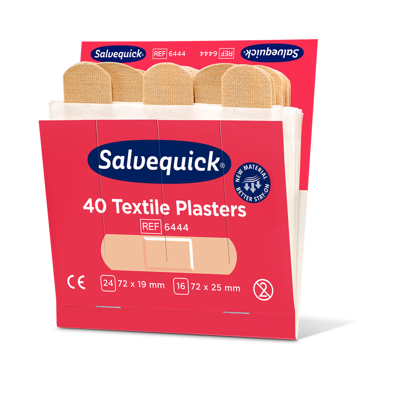 Eine geöffnete Packung Orkla Wound Care AB Textilgips, 40 stk./Nachfüllung (6 Stück), enthält beigefarbene Klebebinden. Die rot-weiße Verpackung enthält Produktinformationen, das Orkla-Logo und einen Hinweis auf die Verwendung zur Wundversorgung.