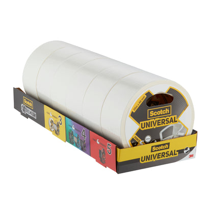 Eine Packung mit sechs Großrollen Scotch® Universal Klebeband 2904 (25 m x 48 mm) von 3M Deutschland GmbH in einem gebrandeten Displaykarton, der auf der Seite mit den Nummern 3, 4 und 5 gekennzeichnet ist.