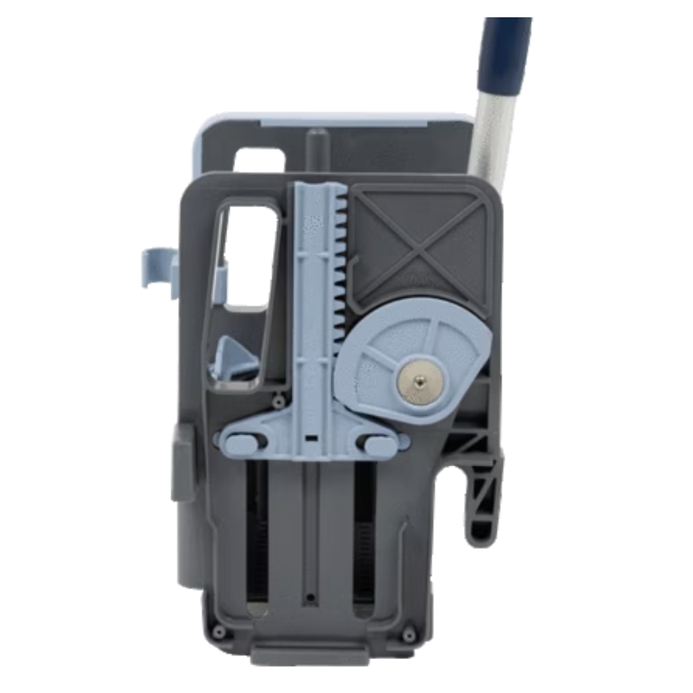 Prim-plan al unui dispozitiv de presă verticală Vileda Professional din plastic gri și albastru de la Vileda GmbH cu roată și mâner. Acest mecanism include roți dințate și pârghii și este realizat din polipropilenă durabilă, ceea ce sugerează că face parte dintr-un dispozitiv mecanic sau de curățare mai mare. Dimensiunile sale sunt de 23 x 23 x 32 cm.