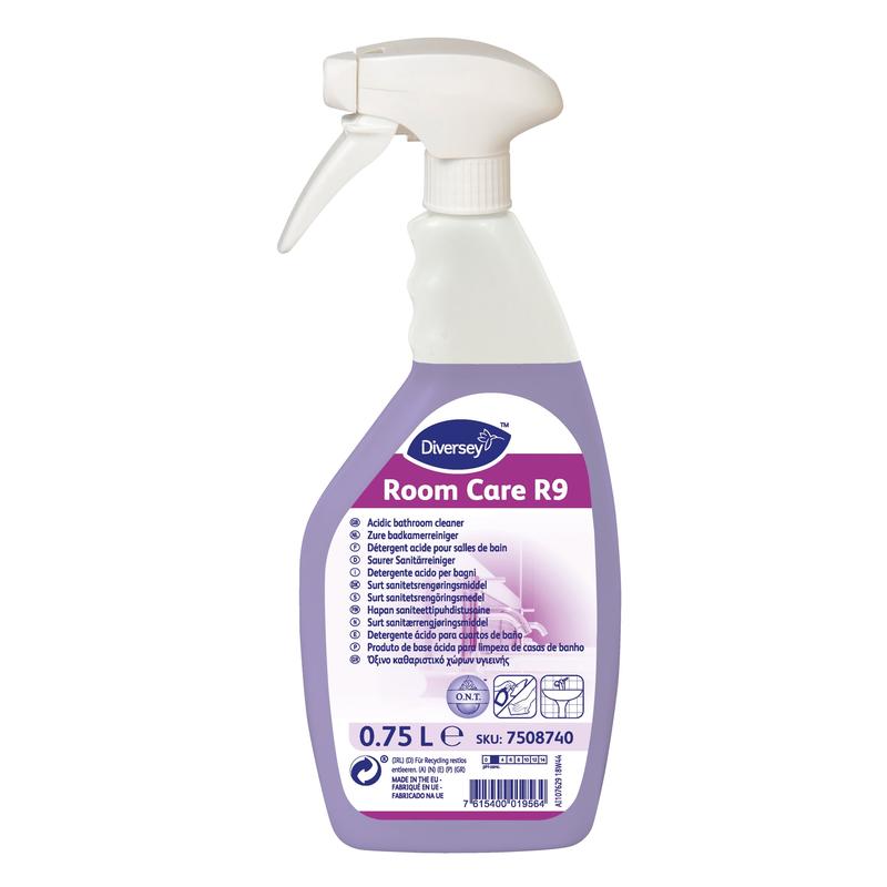 O sticlă de pulverizare albă de 0,75 l Diversey Room Care R9 Detergent sanitar acid de la Diversey Deutschland GmbH & Co. OHG, cu soluție de curățare violet și instrucțiuni multilingve; disponibilă în cutii cu 6 sticle.