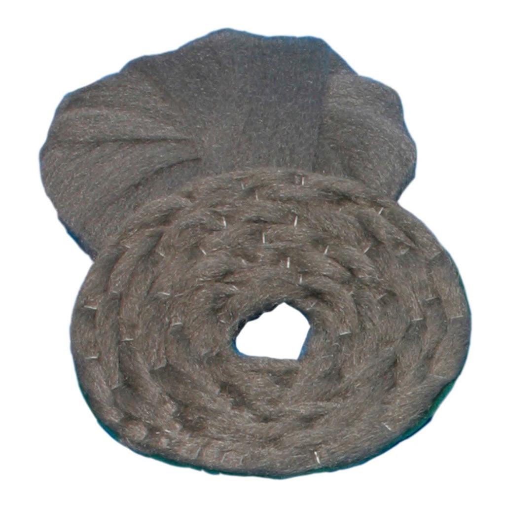 Un tampon de lână de oțel inoxidabil înfășurat (43 cm) de la Diversey Deutschland GmbH & Co. OHG, gros și gri, este ilustrat cu un capăt evazat pe un fundal alb. Acest tampon inoxidabil curăță și lustruiește durabil podelele de piatră și este reutilizabil. Pachet cu 1 bucată.