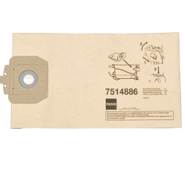 Un sac de hârtie dreptunghiular maro cu filtru dublu pentru TASKI vento 8 / baby bora de la Diversey Deutschland GmbH & Co. OHG, cu un guler de carton pe partea stângă și instrucțiuni și numere de produs tipărite în negru pe partea dreaptă; pachet de 10 bucăți.