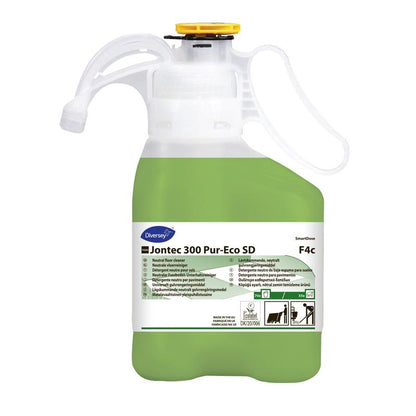 Un recipient transparent din plastic cu TASKI Jontec 300 Pur-Eco detergent concentrat pentru podele de la Diversey Deutschland GmbH & Co. OHG, umplut cu lichid verde, afișează pe etichetă informații despre utilizarea curățării podelelor și simboluri de siguranță.