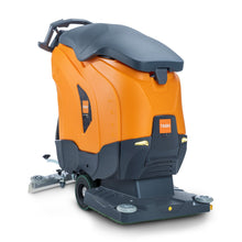 Die TASKI ULTIMAXX 1900 OB50 Performance BMS 25A EBU von Diversey Deutschland ist eine orange-schwarze Scheuersaugmaschine mit Radantrieb, 42L Tank, und einem 50cm Orbitaldeck - von hinten auf weißem Hintergrund dargestellt.