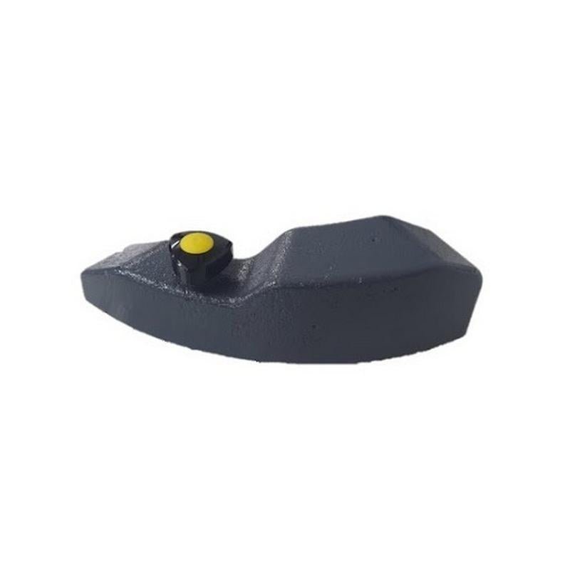 Un adaos de greutate negru, de 10 kg, cu formă neregulată de la Diversey Deutschland GmbH & Co. OHG pentru mașina de curățat ERGODISC FLEXX, cu un mic buton rotund galben pe partea de sus, este ilustrat pe un fundal alb simplu. Ambalare: 1 bucată.