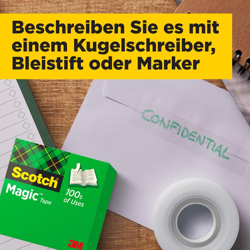 Un pachet de bandă invizibilă Scotch® Magic™ de la 3M Deutschland GmbH, un plic cu „CONFIDENTIAL”, o rolă de bandă și un blocnotes se află pe o masă de lemn. Deasupra se află un câmp de text galben cu scris german.