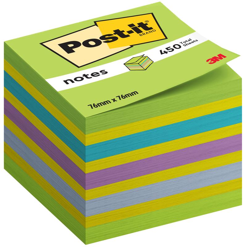 Un teanc de note Post-it® Notes cub, 76 mm x 76 mm, 450 foi/bloc, 100% PEFC de 3M Deutschland GmbH în culorile verde, albastru, mov și galben cu o etichetă cu detalii despre produs și logo-ul mărcii.