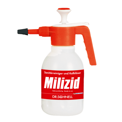 Un pulverizator din plastic alb Dr. Schnell 1,5 litri de la DR.SCHNELL GmbH & Co. KGaA cu mâner roșu și țeavă stă vertical pe un fundal alb simplu.