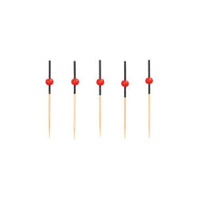 Fünf PAPSTAR 250 Fingerfood - Picker der PAPSTAR GmbH, aus Holz mit schwarzen Hülsen und roten Perlen, vertikal in einer Reihe vor weißem Hintergrund angeordnet.