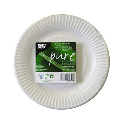 În ambalaj este prezentat un set de 25 de farfurii rotunde albe de unică folosință din carton „pure“ de la PAPSTAR GmbH, pe eticheta centrală sunt afișate detalii despre marcă și produs în mai multe limbi.