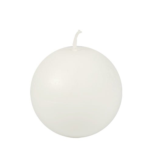 Lumânarea sferică PAPSTAR Ø 80 mm în alb, din 100% stearină, este o lumânare sferică decorativă, simplă, cu fitil scurt - ideală pentru accente elegante. Disponibilă ca pachet individual de la PAPSTAR GmbH.