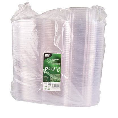 Într-o pungă de plastic transparentă se află 50 de boluri pentru delicatese și salate PAPSTAR „pure“ din PLA cu capac rabatabil. Eticheta verde-albă arată detalii despre produs, simboluri de reciclare și subliniază prietenia cu mediul a bolurilor.