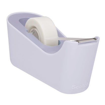 Suportul de bandă adezivă mov Scotch™ C18 de la 3M Deutschland GmbH poate ține o rolă de bandă adezivă invizibilă Scotch® Magic™ de 19 mm x 33 m și are o lamă de metal în partea din față.