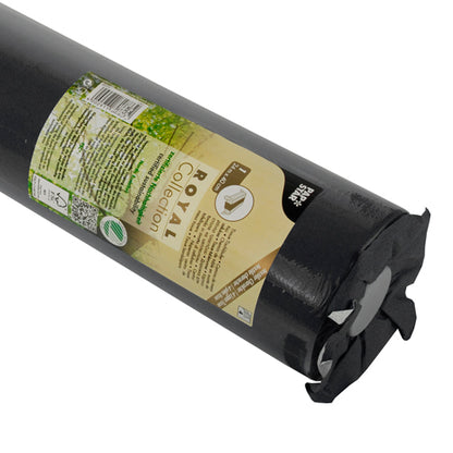 Un șervet de masă rulat PAPSTAR, șervețel „ROYAL Collection“ (24 m x 40 cm) de la PAPSTAR GmbH, cu etichetă maro-verde cu text și simboluri, prezintă la capetele rolelor material de șervețel negru.