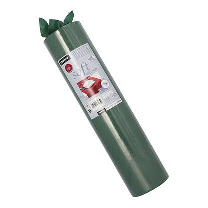 Ein aufgerollter grüner Starpak Tischläufer, stoffähnlich Vlies „soft selection“ (24 m x 40 cm), mit einem Etikett mit Produktinfos und einem roten Autobild, ist zylindrisch verpackt, wobei oben etwas Material übersteht.